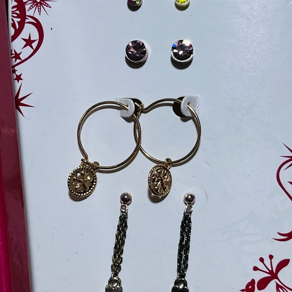 Set 4 pair of earrings new in box - Picture 2 of 2